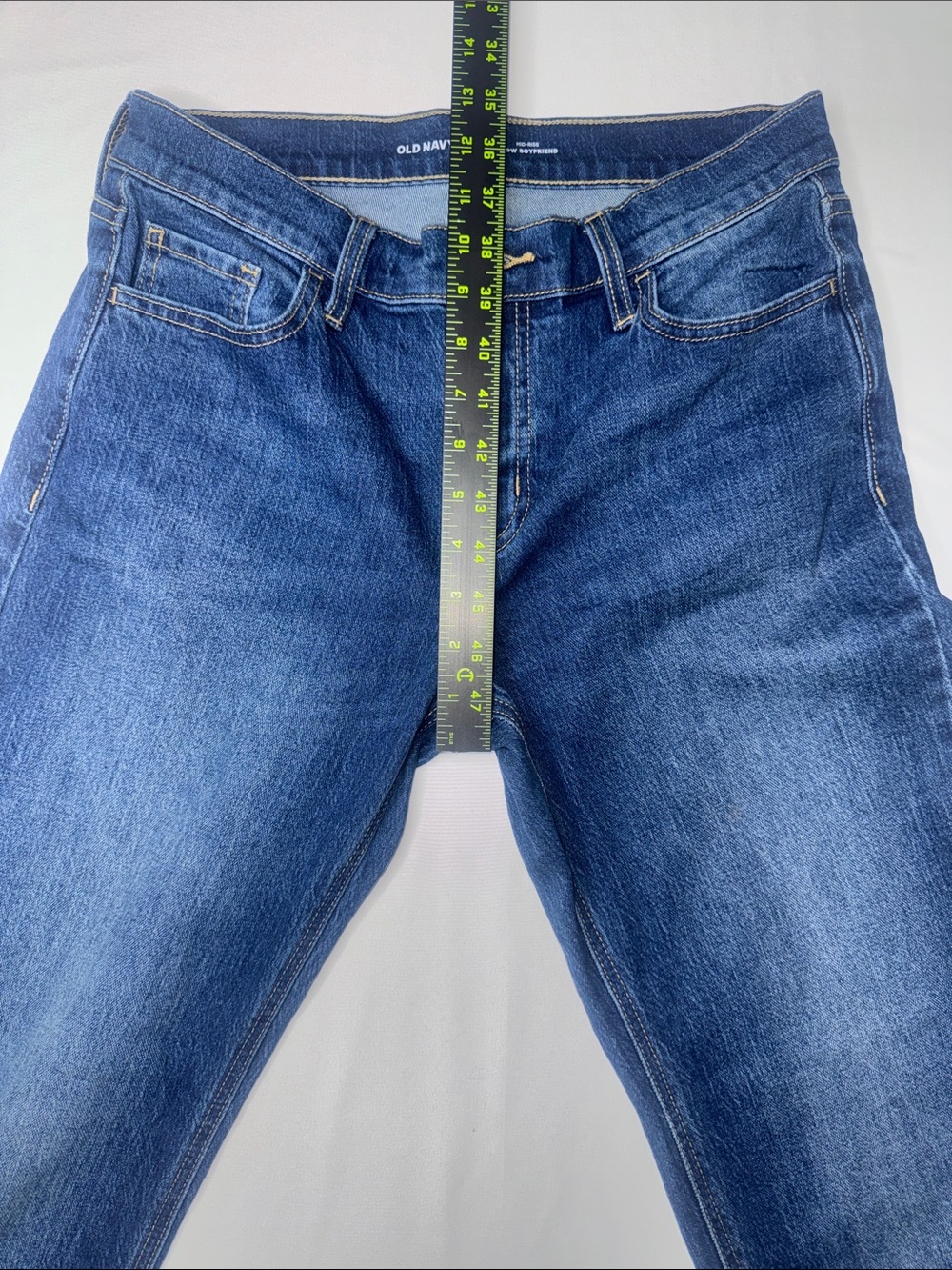 Old Navy Wow Boyfriend Mid-Rise Jeans Women's Size 4 Medium Wash Straight - Picture 4 of 5
